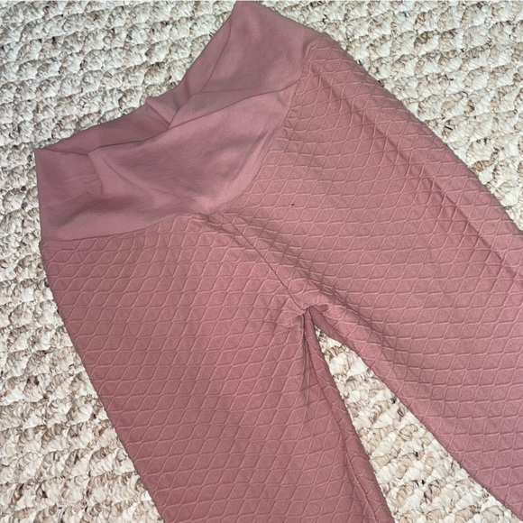 2 for $20 or 5 for $40
AMAZON BOOTY LEGGINGS - MEDIUM - Picture 4 of 6